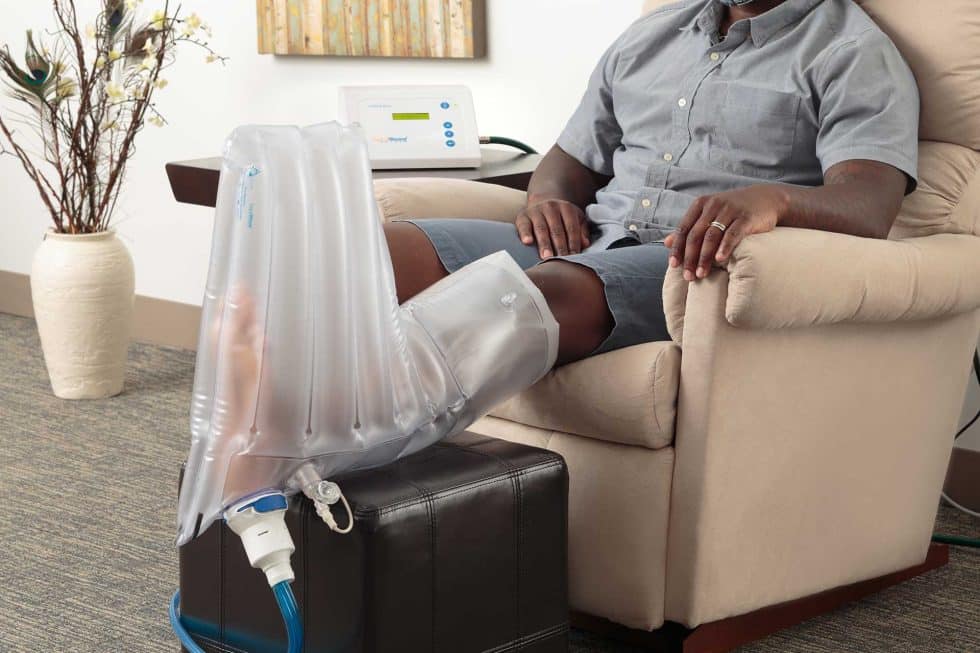 Patient using the MEDIUM extremity chamber for TWO2 therapy